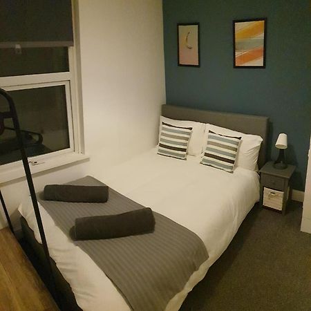 4 Bedrooms, Sleeps 10, Near Lfc & Efc Liverpool Dış mekan fotoğraf