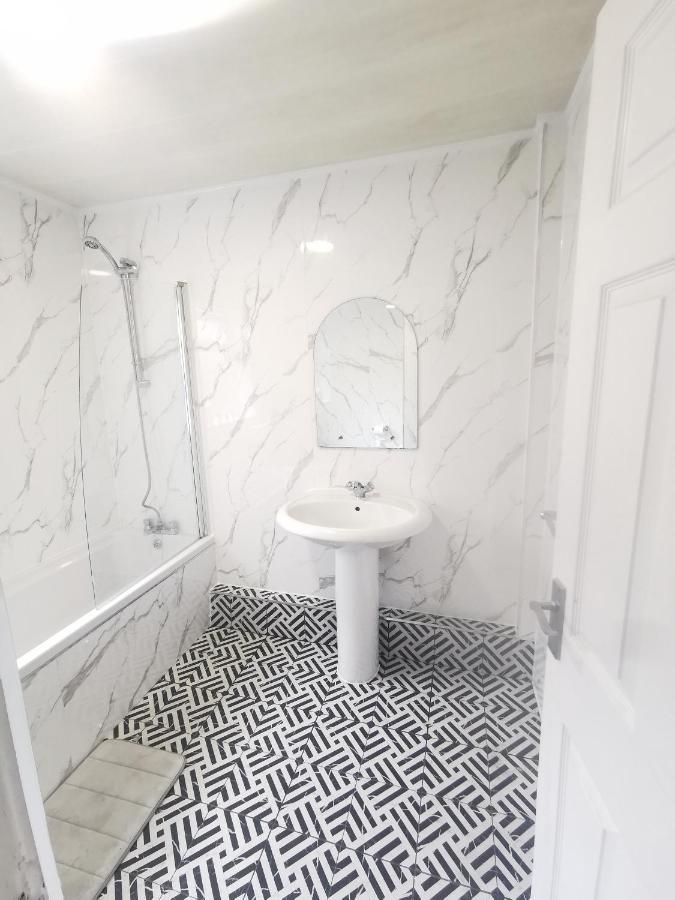 4 Bedrooms, Sleeps 10, Near Lfc & Efc Liverpool Dış mekan fotoğraf