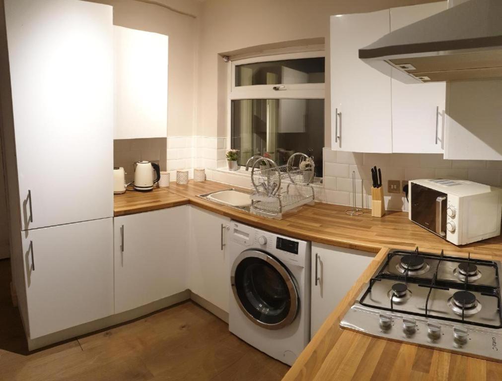 4 Bedrooms, Sleeps 10, Near Lfc & Efc Liverpool Dış mekan fotoğraf
